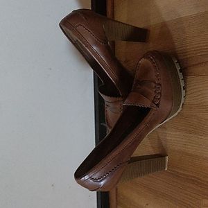 Mia caramel pennyloafer heels